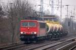 155 237-1 mit einem Ganzzug Phosphorkesselwagen aus Kasachstan Richtung Bernau, 03.03.09 Berlin-Karow.