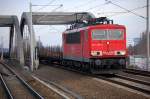 155 265-2 mit einem Leerzug Rungenwagen Richtung Berliner Innenstadt, 05.12.09 Berlin-Pankow.