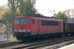 155 099-5 mit einem Ganzzug offener G�terwagen Richtung Bernau, 12.10.10 Berlin-Karow.