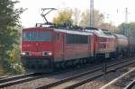 155 201-7 mit 233 314-4 und gemischten Kesselwagenzug Richtung Bernau, 12.10.10 Berlin-Karow.