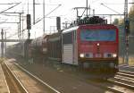 155 006-0 mit einem �beraus langen gemischten G�terzug, 13.10.10 Bhf.