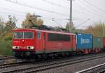 155 033-4 mit Containerzug, 19.10.10 Berlin-Blankenburg.