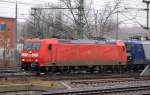 Schon l�ngere Zeit an die RBH vermietet, die DB Lok 185 002-8 (91 80  6185 002-3 D-DB) als RBH 235, hier hat sie RBH 119 + 107 + Kesselwagenzug am Haken Richtung Berlin Wedding, 26.01.11