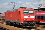185 001-5 wartet auf eine G�terzug�bergabe mit einem Kesselwagenzug (Kreideschlamm) am 04.07.12 Bhf.