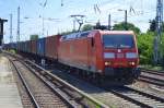 185 040-3 mit Containerzug am 17.06.15 Berlin-Köpenick.