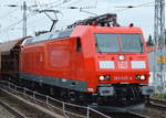 Ich glaube so glänzend habe ich eine der älteren DB 185ér noch nie abgelichtet, 185 025-4 mit einem Ganzzug gedeckter Schüttgutwagen am 03.04.17 Berlin-Karow, Karower Kreuz