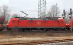 185 141-9 (91 80 6185 141-9 D-DB), die zweite Lok hinter der 185 044-5 als Doppeltraktion mit ganzzug Selbstentladewagen am 07.02.11 Berlin-Sch�nefeld.