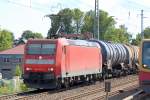185 153-4 ohne DB- und Railion-Logo mit Kesselwagenzug am 03.08.11 Richtung Bernau am S-Bhf.