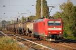 185 154-2 mit einem Kesselwagenzug f�r geschmolzenes Schwefel am 24.08.11 Berlin-Karow.