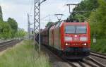 Doppeltraktion 185 183-1 + 185 148-4 mit Ganzzug Schüttgutwagen für Erztransporte am 03.06.15 Durchfahrt Bhf.