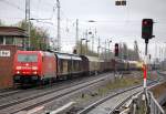 185 231-8 mit einem langen gemischten G�terzug aus Richtung Oranienburg kommend unterwegs Richtung Bernau, 13.04.11 karower Kreuz Berlin.