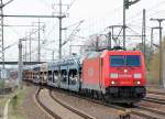 185 217-7 mit einem PKW-Transportzug bestehend aus franz�sischen und belgischen Doppelstocktransportwagen vom Einsteller SITFA beladen mit fabrikneuen Ford Modell Focus, 16.04.11 Bhf.