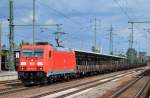 185 243-3 mit Ganzzug unbeladenen Drehgestell-Flachwagen mit Seitenborden von Typ Res 687 der DB am 14.08.14 Durchfahrt Bhf.