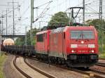 185 268-0 hat 155 046-6 und einen gemischten G�terzug am Haken, 12.08.10 Durchfahrt im Bhf.