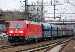 185 368-8 mit Ganzzug polnischer Selbstentladewagen, 21.03.12 Durchfahrt Bhf.