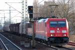 185 379-5 mit einer 155�r und einem G�terzug f�r Stahlcoils auf dem Berliner Innenring, 05.02.13 Berlin Jungfernheide.