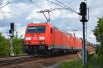 Doppeltraktion 185 338-1 + 185 359-7 mit Schüttgutzug (Erz) am 29.07.15 Berlin Wuhlheide.