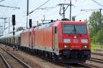 Zwei DB SCHENKER/green cargo 185 333-9 mit 185 328-9 und einem Ganzzug Staubgutwagen (WASCOSA Typ Uacns)am Haken am 16.07.15 Bhf.