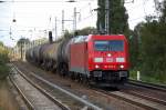 185 380-3 mit einem Kesselwagenzug Richtung Karower Kreuz Berlin, 28.08.09