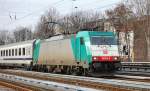 186 241-6 mit der Berlin-Warschau-Express Zuggarnitur Richtung Berlin-Rummelsburg, 09.03.12 Berlin-Greifswalder Str.