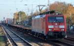 189 010-2 mit schwach ausgelastetem Containerzug am 02.11.15 Berlin-Hirschgarten.