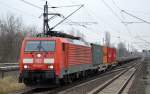 189 022-7 mit Containerzug am 07.12.15 Berlin-Hohenschönhausen.