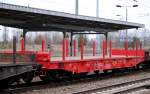 Moderner sechsachsiger Drehgestell-Flachwagen der DB f�r Schwerg�ter eingestellt mit der Nr.