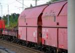 Drehgestell-Selbstentladewagen mit Schwenkdach der DB vom Typ Talns 969, im Bild mittig der Wagen 82 80 D-DB 0665 679-1 Talns 969, 21.08.13 Berlin-Blankenburg.