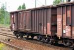 Wagen mit vier Rads�tzen und �ffnungsf�higem Rolldach der DB vom Typ Taems 889 mit der Nr.084 7 943-4 am 18.08.10 Bhf.