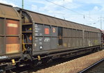 Vierachsiger, gro�r�umiger Schiebewandwagen der DB mit der Nr.