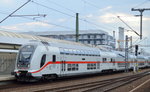Der IC 2431 nach Cottbus f�hrt gerade im Berliner Ostbahnhof ein, angeschoben von 146 575-6 kommt Doppelstock-Steuerwagen (D-DB 50 80 86-81 876-4 DBpbzfa 668.2) angefahrenfahren, 31.07.16 
