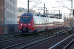 RE5 mit 442 815 Richtung Berlin-Gesundbrunnen, 28.12.12 Berlin-Wedding.