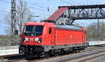 DB Cargo AG, Mainz [D) mit ihrer  187 141  [NVR-Nummer: 91 80 6187 141-7 D-DB] Richtung Rbf.