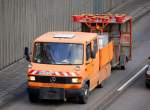 Wahrscheinlich ein MB Transporter einer Autobahnmeisterei aus Brandenburg mit gro�em Warntafelh�nger.