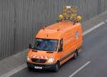 MB Sprinter mit gro�em Warnschild auf dem Dach der Bundesfernstra�enverwaltung Land Berlin Autobahnmeisterei Berlin am 07.05.15 Berliner Stadtautobahn H�he Knobelsdorffstr.
