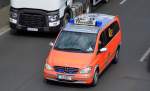 Ein Mercedes Viano 2.2 Cdi als ELW 1 der Berliner Feuerwehr am 07.05.15 Berliner Stadtautobahn Höhe Knobelsdorffstr.