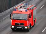 Das L�sch- und Hilfeleistungsfahrzeug das man in fast jeder Berliner Feuerwehrwache stationiert vorfindet ist der praktische LHF 16/12 City auf einem MAN 10.224, 01.02.10 Berliner Stadtautobahn H�he