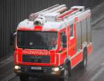 LHF 20/12 der Berliner Feuerwehr mit Schneeh�ubchen, 20.02.09 Berliner Stadtautobahn H�he Knobelsdorffstr.
