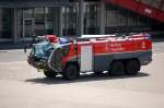 Sicherlich optisch die markantesten Fahrzeuge im Flughafenbetrieb sind die modernen Rosenbauer FLF 8 Panther 6x6 Schauml�schfahrzeuge (Nr.102) der Berliner Flughafenfeuerwehr, 23.06.12 Flughafen Berlin-Tegel. 