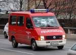 Mannschaftstransportwagen, ein VW TDI aus Branderburg der Feuerwehr der Stadt Velten, 08.12.08 Berliner Stadtautobahn H�he Spandauer Damm Br�cke.