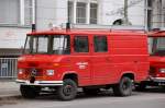 Ein alter MB 409 Feuerwehrtransporter (ehemals Freiwillige Feuerwehr Inselgemeinde Pellworm) jetzt in Privatbesitz in Berlin, 04.04.13 Berlin-Steglitz.