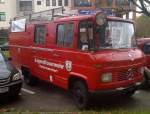Ein ehemaliger MB Transporter der Jugendfeuerwehr Rathmannsdorf, jetzt zum Mieten in Privatbesitz, Oktober 2013 Berlin-Pankow.