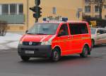 Hier VW Transporter als Notarzteinsatzfahrzeug (NEF) der Berliner Feuerwehr im Einsatz, 15.02.10 Berlin Knobelsdorffstr.