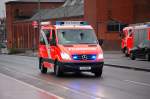 MB Sprinter Notarzteinsatzfahrzeug (NEF) der Berliner Feuerwehr, 30.11.12 Berlin Putlitzbr�cke.