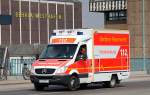 RTW (MB Spinter mit Kastenmodul) der Berliner Feuerwehr, 08.04.13 Berlin-Putlitzbr�cke.