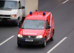 Ein VW Caddy Kleintransporter (LKW 1) der Berliner Feuerwehr im neuen Farbschema, 13.01.11 Berliner Stadtautobahn H�he Knobelsdorffstr.