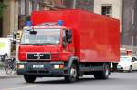 MAN 15.224 SILENT Kastentransporter der Berliner Feuerwehr (LKW 2 Ladeboard), 16.06.11 Berlin-Pankow.