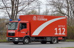 Transport-LKW (LKW 2 Ladebord) der Berliner Feuerwehr, ein MAN TGL 12.250 mit Kastenaufbau am 31.03.16 Berlin-Marzahn.
