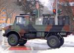 Da es bei Gruppentransporten zu Unf�llen kam m�ssen sich die Soldaten seit einiger Zeit festschnallen an den den Sitzen auf den Transportfl�che von diesen MB UNIMOG Transportern der Bundeswehr,