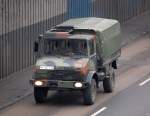 Ein MB UNIMOG LKW f�r Mannschaftstransporte der Bundeswehr, 21.01.10 Berliner Stadtautobahn H�he Knobelsdorffstr.